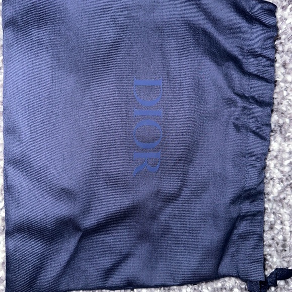 Selling men’s Dior zipped long wallet. Retail price is $1,050 CAD. Condition9/10 - Picture 5 of 10